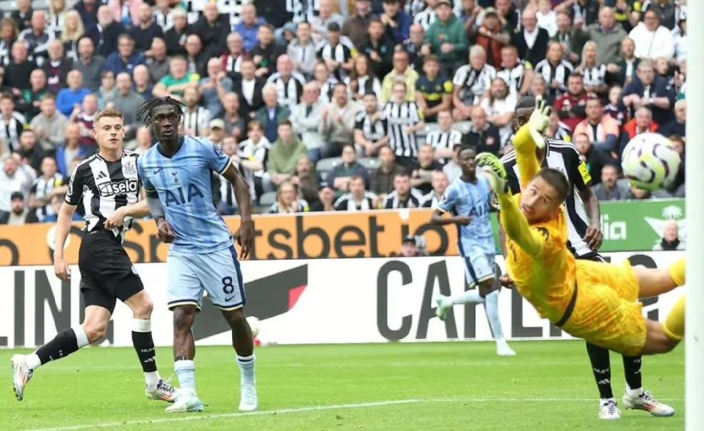 Thi đấu tệ hại, Tottenham thất bại cay đắng trước Newcastle