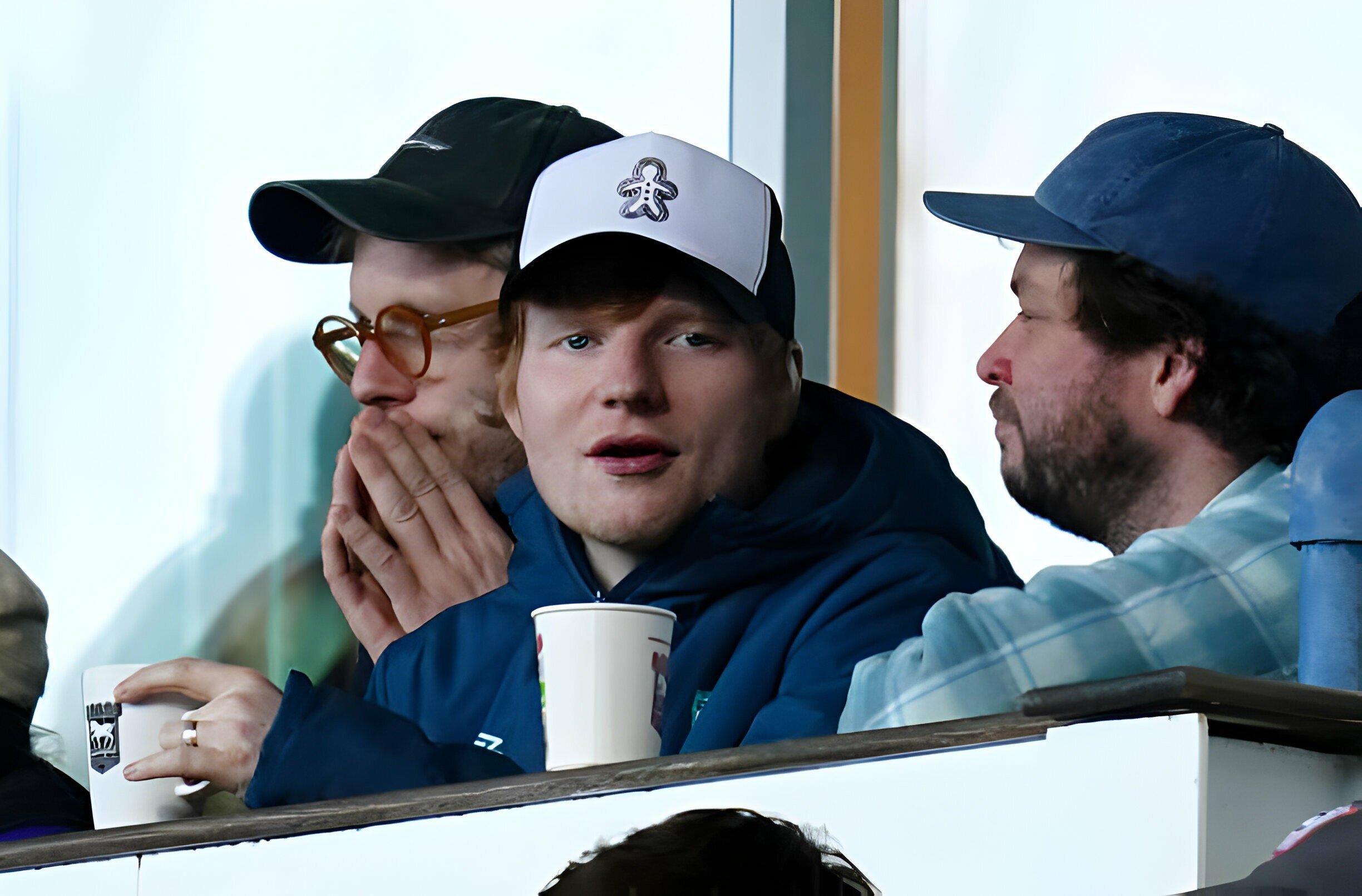 Ed Sheeran hâm mộ mãn nguyện vì được cổ vũ cho đội bóng yêu thương