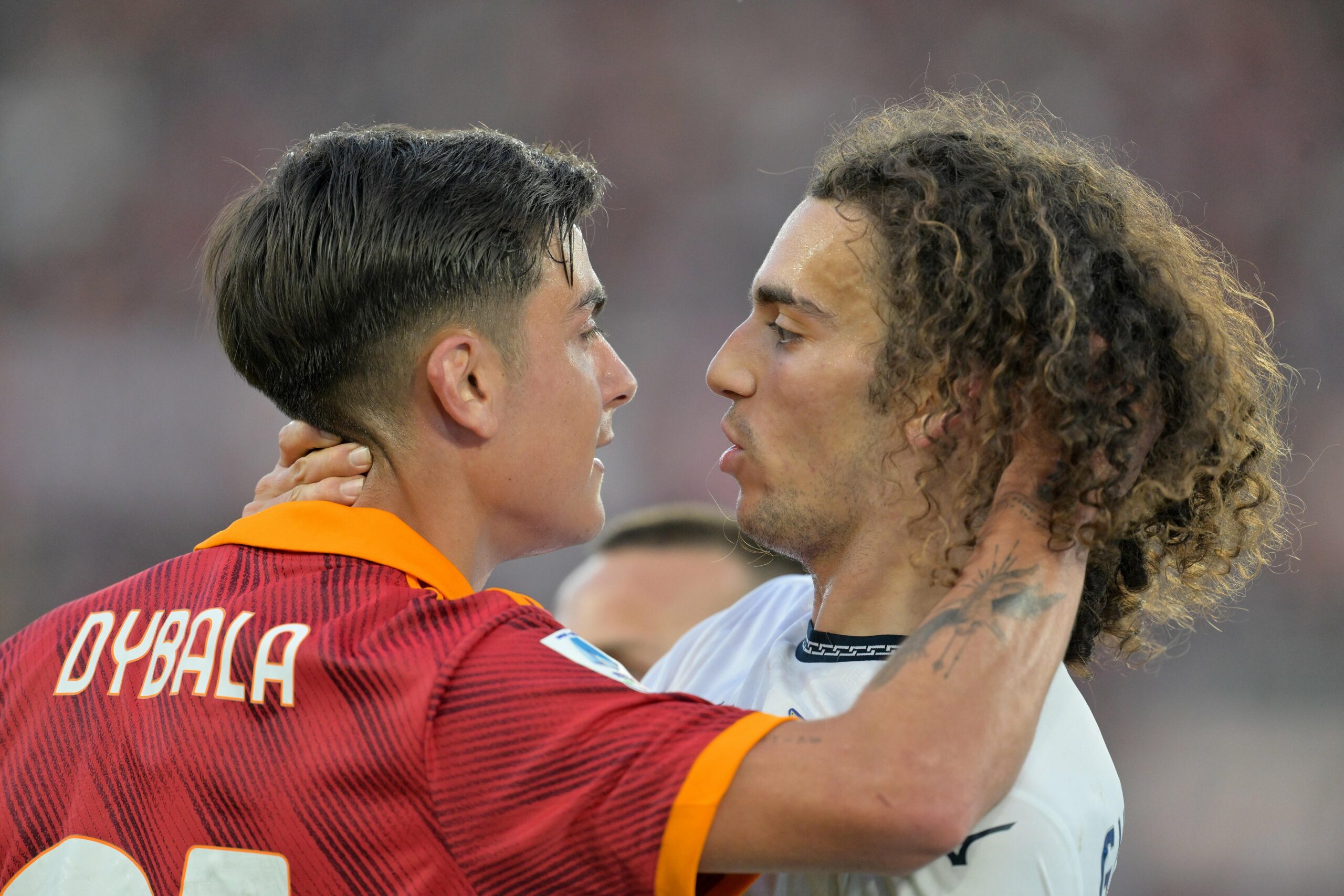 Dybala khiêu khích căng thẳng trong trận Derby Rome