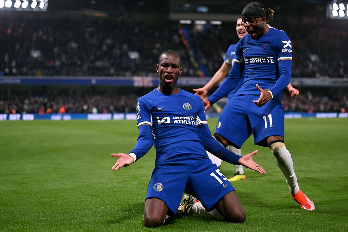 Chelsea dễ dàng đánh bại Tottenham 2-0 trên sân nhà