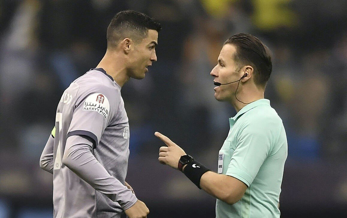 HLV AI Nassr trách Ronaldo là bước ngoặt của trận thua thảm hại.