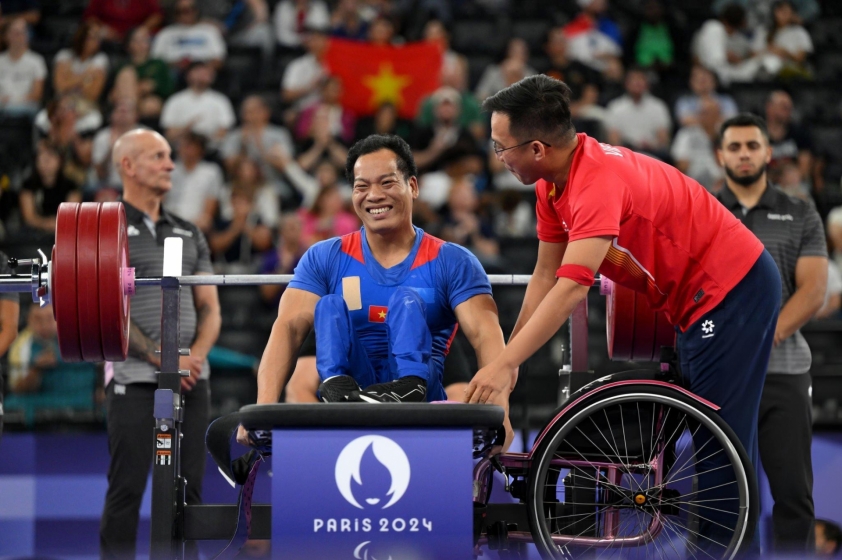 Lê Văn Công giành HCĐ Paralympic 2024 522874