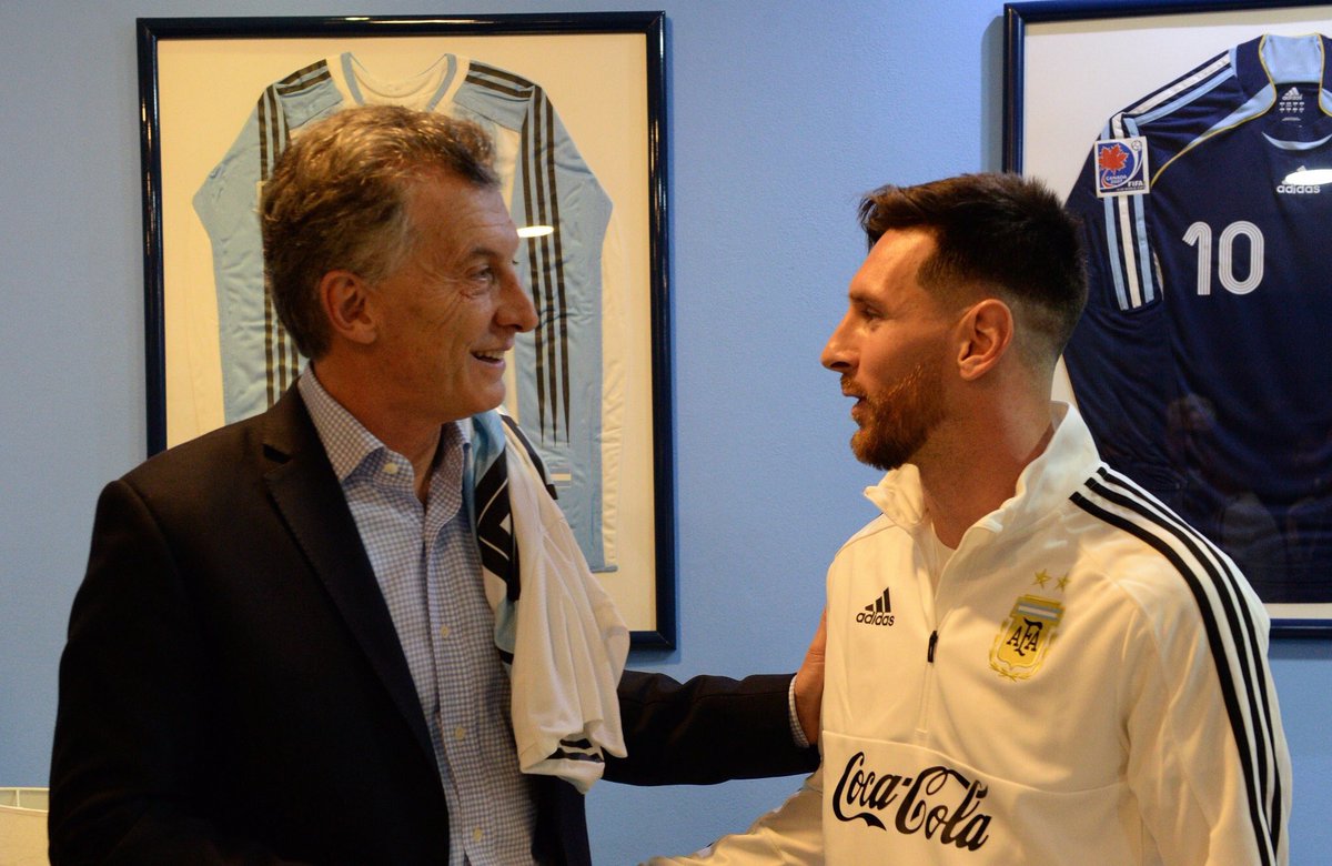 Messi vs cuu tong thong Argentina