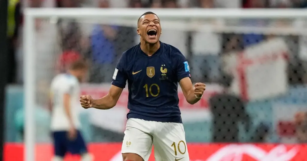Mbappe cuoi to