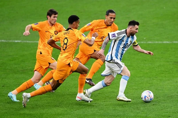 Messi vs Ha Lan