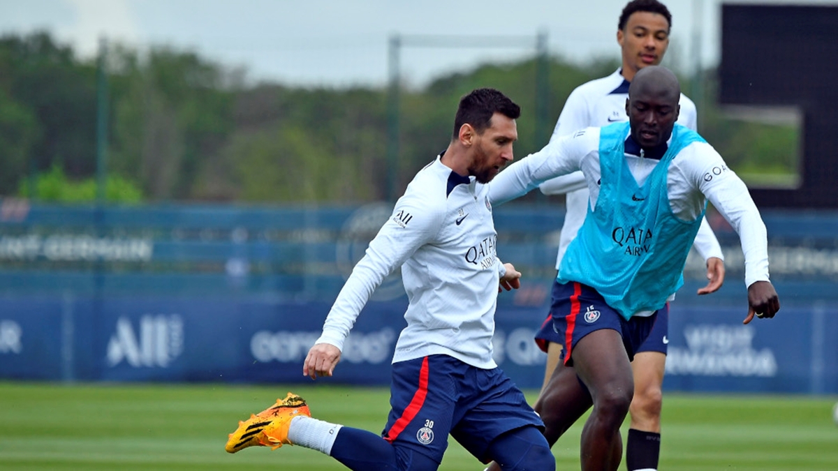 Messi sẵn sàng ra sân gặp AC Ajaccio sau án treo giò