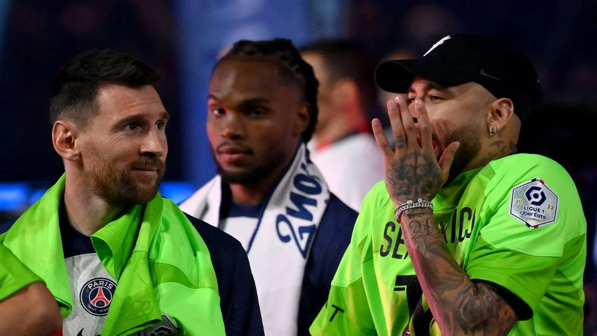 lionel-messi-y-neymar-jr-durante-la-celebracion-del-titulo-de-ligue-1-del-psg (1)