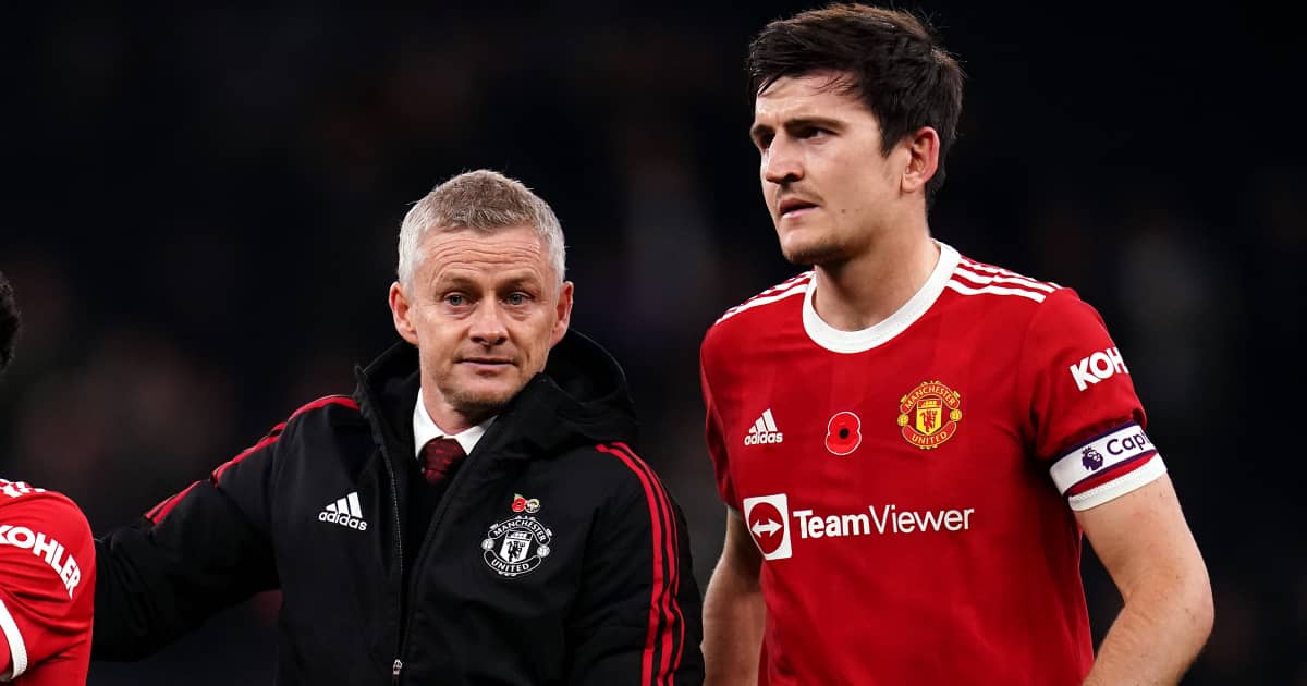manchester-united-manager-ole-gunnar-solskjaer-speaking-with-harry-maguire-2021