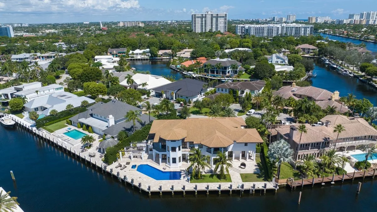 0_PAY-Stunning-aerials-reveal-soccer-legend-Lionel-Messis-new-107-million-Florida-mansion-close-to-Inte (1) (1)
