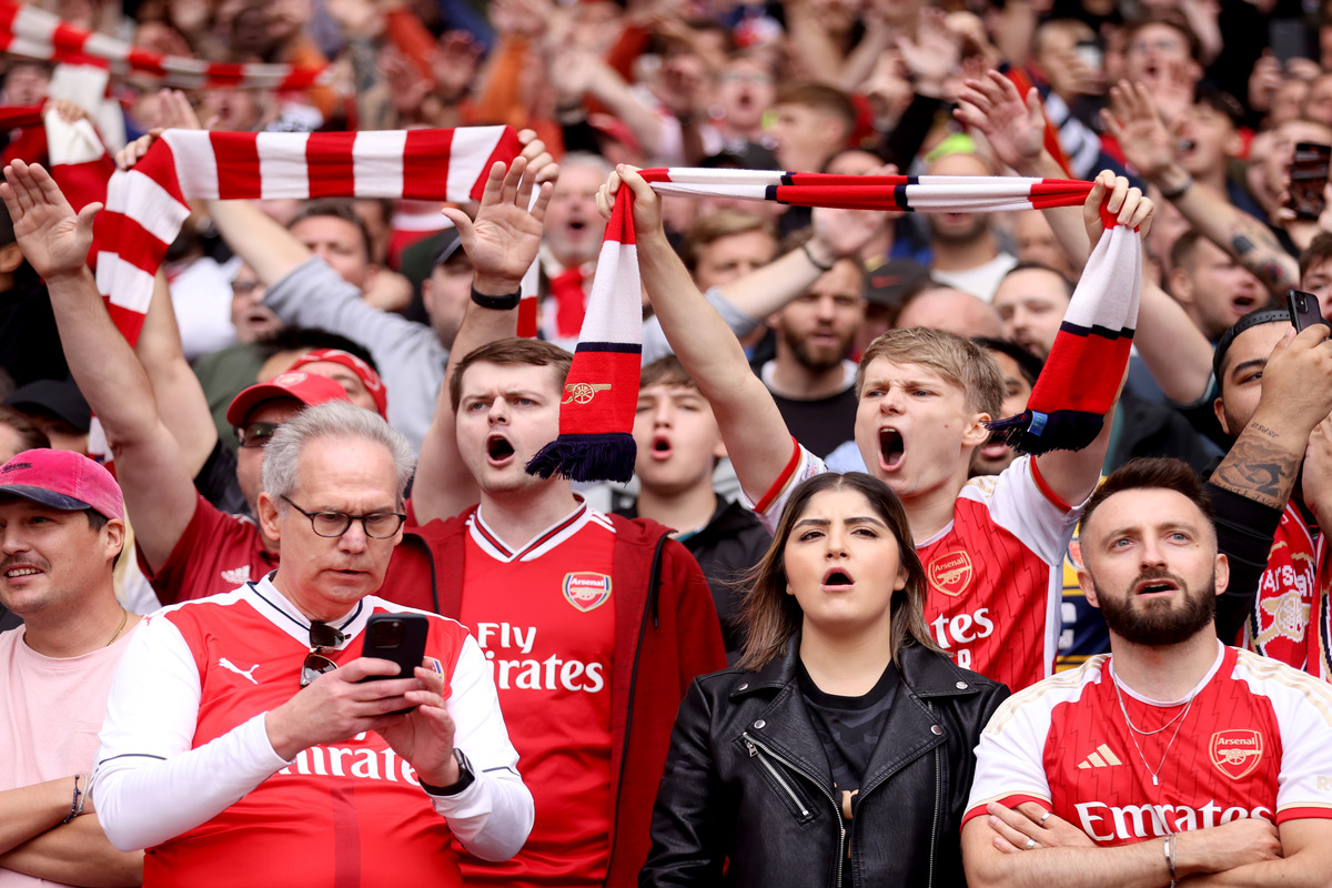 arsenal-fans-show-support-prior-847509132 (1)