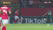 VIDEO: Trọng tài châu Phi thổi penalty vì bóng chạm đầu gối, không đổi quyết định dù đã check VAR