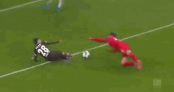 VIDEO: Cầu thủ giả vờ ngã rồi ghi bàn nhưng không được trọng tài công nhận