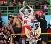 CĐV Indonesia liên tục quậy phá, BTC giải Đông Nam Á kêu gọi: 'Xin hãy đến sân và cổ vũ văn minh hơn'