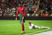 Phong độ tụt dốc không phanh, Ronaldo bị cả truyền thông Bồ Đào Nha chê bai 'tơi tả'