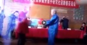 VIDEO: Võ công truyền điện trở thành trò cười của dân mạng Trung Quốc vì quá lố