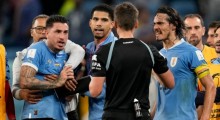 FIFA chính thức đưa ra án phạt cực nặng cho nhóm cầu thủ Uruguay thóa mạ hành hung trọng tài ở World Cup 2022
