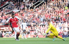 Lội ngược dòng trước Fulham, Man Utd chính thức khép lại mùa giải trong top 3