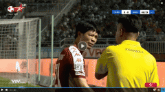 VIDEO: Công Phượng 2 lần nổi cáu vì trọng tài từ chối penalty
