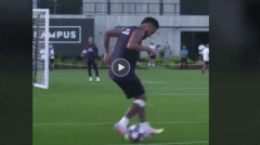 VIDEO: Neymar và cựu sao MU phối hợp đẳng cấp trên sân tập của PSG