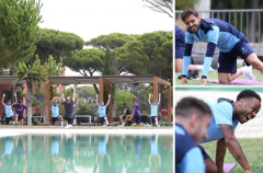 Cầu thủ Man City đi tập Yoga để chuẩn bị cho tứ kết Champions League