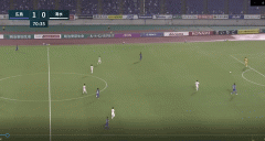 VIDEO: Thủ môn kiến tạo cho tiền đạo ghi siêu phẩm tại J.League