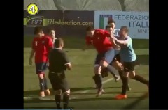 VIDEO: Cầu thủ bị đuổi đánh vì pha ghi bàn 'sỉ nhục' đối phương
