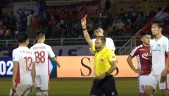 VIDEO: Trọng tài rút nhầm thẻ đỏ khiến cả Viettel và TP.HCM cùng phản ứng
