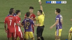 VIDEO: Bùi Tiến Dũng phạm lỗi, trọng tài chỉ rút thẻ vàng với cầu thủ Hà Nội