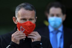 Huyền thoại M.U Ryan Giggs rời chiếc ghế HLV trưởng xứ Wales vì 'đi đường quyền' với bạn gái