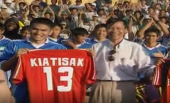 VIDEO: Tư liệu quý, Kiatisak ra mắt HAGL năm 2002, người hâm mộ phố Núi mở hội