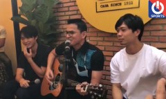 VIDEO: Công Phượng, Tuấn Anh tủm tỉm nhìn Kiatisak hát quảng cáo cafe ông Bầu