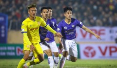 Đình Trọng có màn tái xuất đáng quên, HLV trưởng Hà Nội FC tỏ ra 'bất lực'