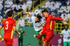 Thắng trận nhờ 2 bàn penalty, HLV Arabia Saudi thừa nhận 'hàng thủ Việt Nam khó bị khoan thủng'