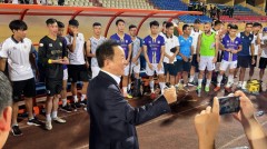 VIDEO: Bầu Hiển cực thoáng tay, thưởng nóng 700 triệu cho CLB Hà Nội vì thi đấu quá 'đẳng cấp'