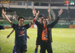 CLB HAGL thắng sốc Hà Nội FC, HLV Kiatisak gửi lời cảm ơn đến 'người đặc biệt'