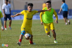 Phan Van Duc recurs a knee injury in SLNA vs Thanh Hoa match