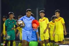 U19 Vietnam still try hard on the training ground at night