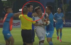SHOCK: V-League 2 coach strangled and elbowed the An Giang player