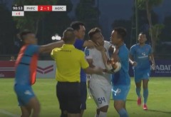 Coach Pho Hien FC severely fined for strangling An Giang player