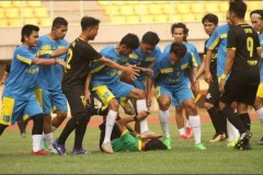 The Indonesian player assaulted the referee right in the match