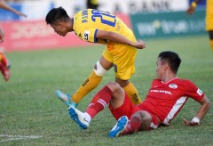 Que Ngoc Hai suffered a rolled ankle injury