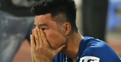 VIDEO: Cầu thủ Quảng Nam bật khóc khi đội bóng xuống hạng