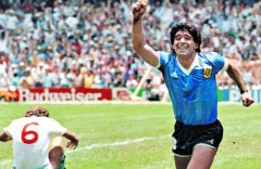 VIDEO: Bàn thắng thế kỷ của cố huyền thoại Maradona