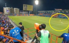 Đặng Văn Lâm bị CĐV Thái Lan khiêu khích khi để thủng lưới 2 bàn