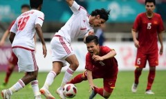 VIDEO: Tiền đạo số 1 UAE xử lý 'nghiệp dư', UAE bỏ lỡ nhiều bàn thắng ngon ăn