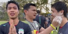 VIDEO: Cực quý Công Phượng, HLV Kiatisuk chúc tiền đạo Nghệ An ghi thật nhiều bàn thắng vượt Văn Toàn