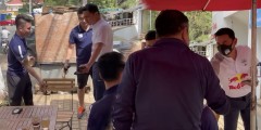 VIDEO: HLV Hoàng Văn Phúc và Quang Hải 'họp bàn chiến thuật' ngoài quán cà phê bị Kiatisuk bắt gặp