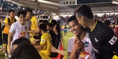 VIDEO: Không ăn mừng kiểu tự kiêu, Văn Toàn, Văn Thanh sang động viên Hà Nội sau chiến thắng trên sân Pleiku
