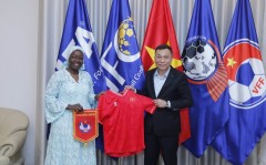 Chủ tịch Liên đoàn bóng đá Việt Nam tiếp đón đoàn công tác chương trình bóng đá học đường của FIFA