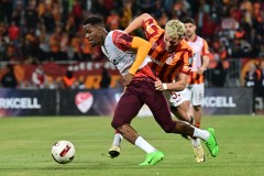 Galatasaray vô địch Siêu cúp sau 1 phút khi Fenerbahce rút lui